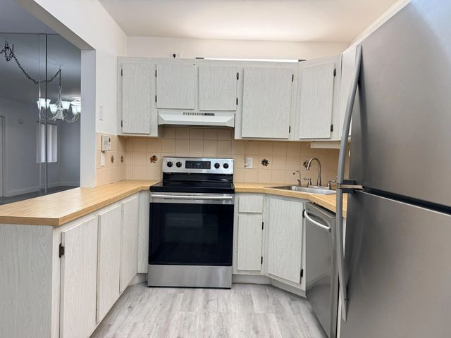 3 of 20 - 318 Knotty Pine Circle #d-2, Greenacres, FL