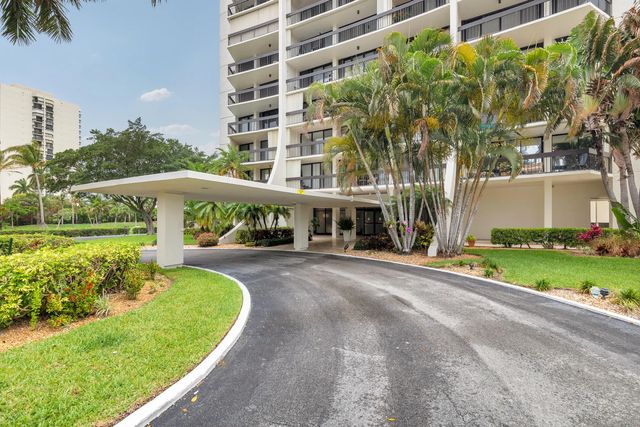 2000 Presidential Way #206, West Palm Beach