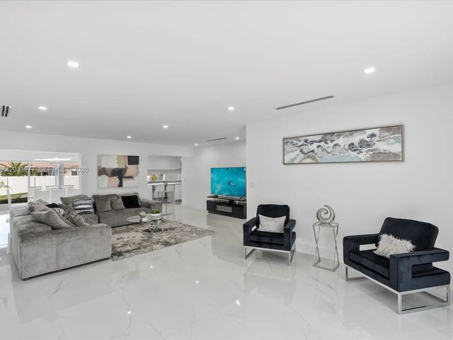 3 of 20 - 4901 Grant Street, Hollywood, FL