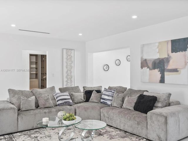 4 of 20 - 4901 Grant Street, Hollywood, FL