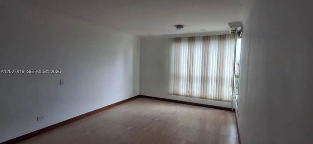 Cra 15 Cra 15 4 28 #401, 