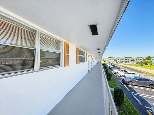 4 of 40 - 1116 Lake Terrace #214, Boynton Beach, FL