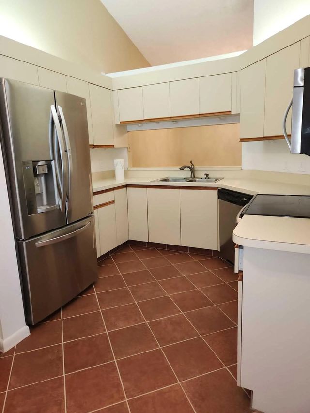 3 of 17 - 6531 Se Federal Highway #f211, Stuart, FL