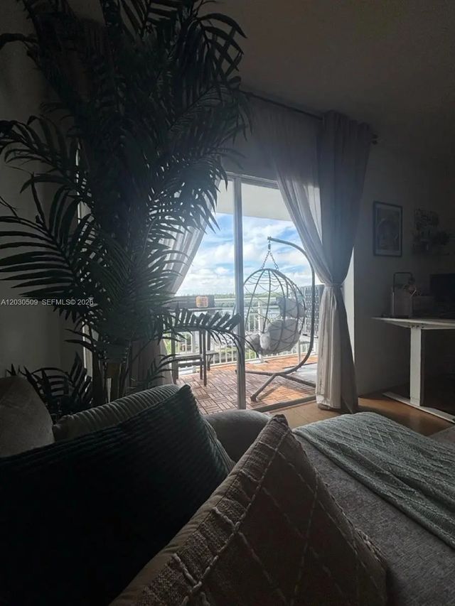 4 of 12 - 400 Kings Point Drive #622, Sunny Isles Beach, FL