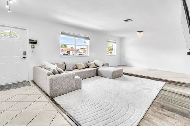 3 of 24 - 2200 N 47th Avenue, Hollywood, FL