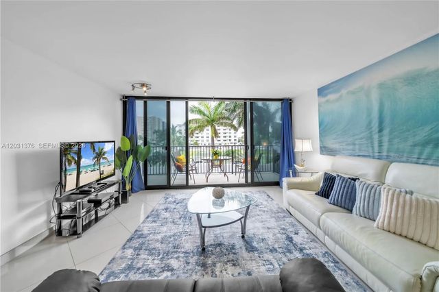 2101 S Ocean Drive #204, Hollywood