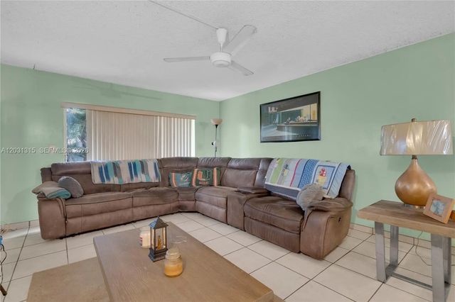 1200 Tallwood Avenue #202, Hollywood