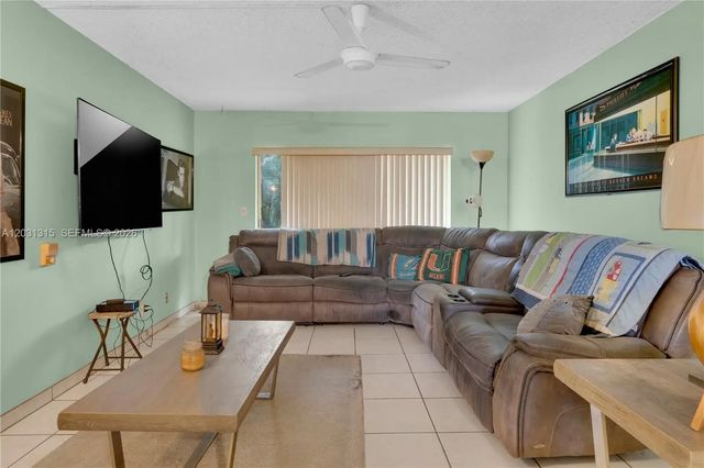 3 of 20 - 1200 Tallwood Avenue #202, Hollywood, FL