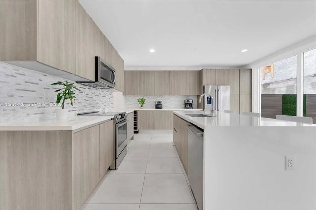 5 of 46 - 6750 Nw 103rd Avenue, Doral, FL