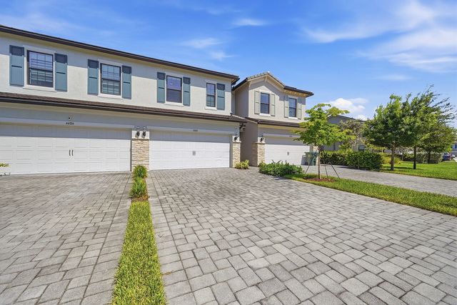 4 of 57 - 4480 W Appleton Cir W W, Oakland Park, FL