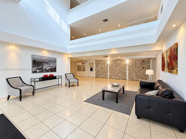 2 of 16 - 140 Lakeview Drive #211, Weston, FL