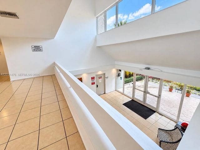 4 of 16 - 140 Lakeview Drive #211, Weston, FL