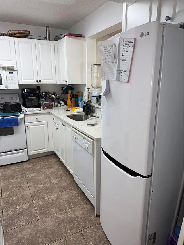 4 of 7 - 1450 Se 3rd Avenue #107, Dania Beach, FL