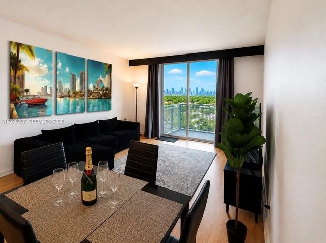 900 Sw 8th Street #1103, Miami