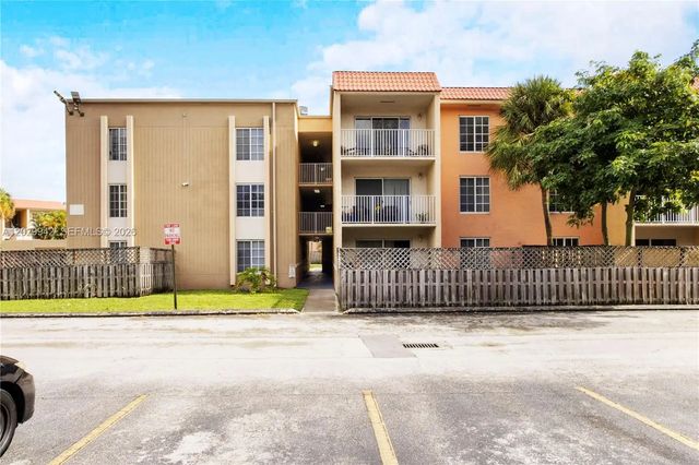 5201 Geneva Way #211, Doral