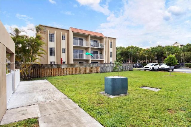 3 of 34 - 5201 Geneva Way #211, Doral, FL