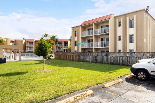 4 of 34 - 5201 Geneva Way #211, Doral, FL