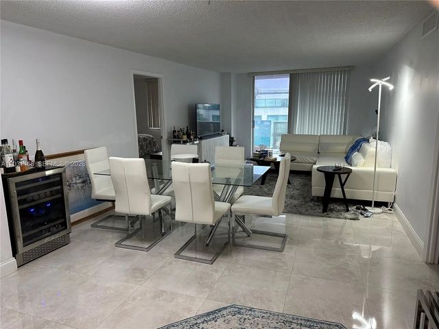 5 of 42 - 6039 Collins Avenue #728, Miami Beach, FL