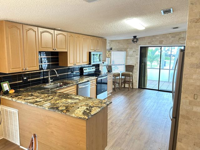 3 of 48 - 3409 Lake Overlook Place, Lake Worth, FL