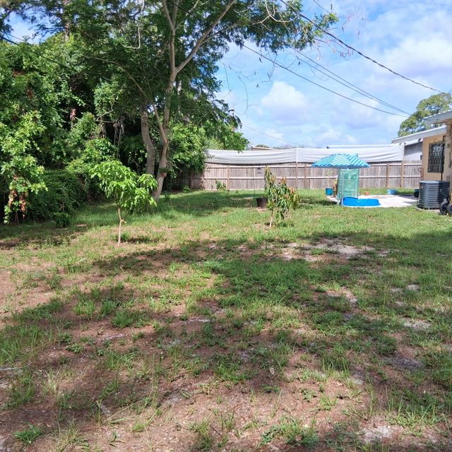 2 of 17 - 3303 S Avenue S S, Fort Pierce, FL