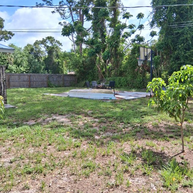 3 of 17 - 3303 S Avenue S S, Fort Pierce, FL