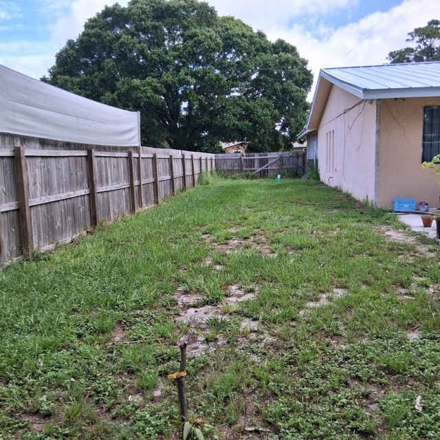 4 of 17 - 3303 S Avenue S S, Fort Pierce, FL