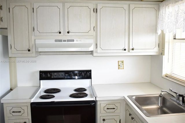 4 of 7 - 2701 N Pine Island Road #311, Sunrise, FL