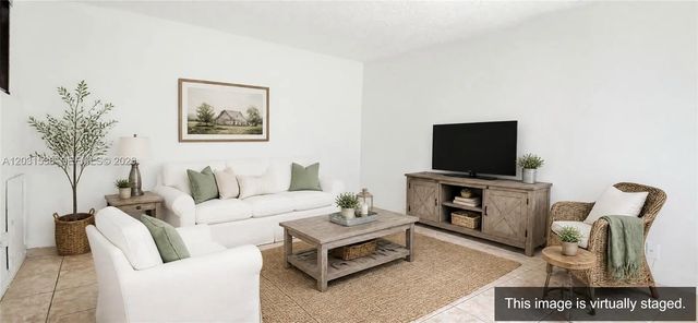 2 of 27 - 608 Commodore Drive, Plantation, FL
