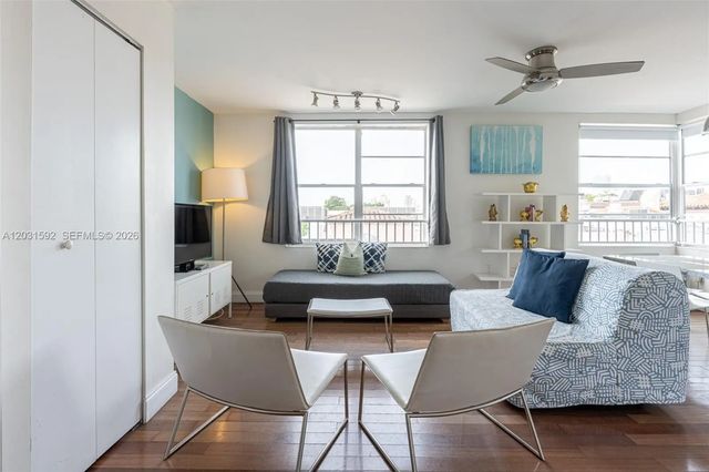 4 of 25 - 420 15th Street #307, Miami Beach, FL