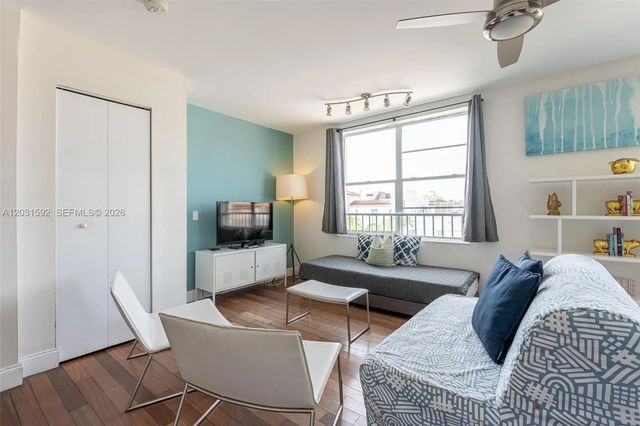 5 of 25 - 420 15th Street #307, Miami Beach, FL