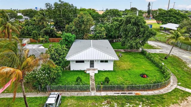 2 of 32 - 1695 Ne 160th Street, North Miami Beach, FL