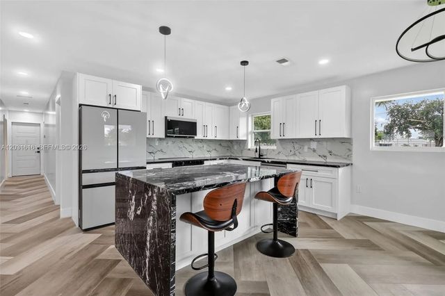 3 of 32 - 1695 Ne 160th Street, North Miami Beach, FL