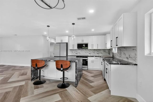 4 of 32 - 1695 Ne 160th Street, North Miami Beach, FL