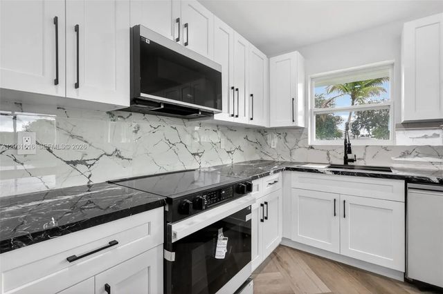 5 of 32 - 1695 Ne 160th Street, North Miami Beach, FL