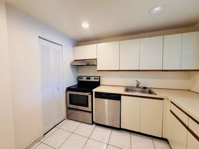 5 of 21 - 8025 S Colony Cir Circle #203, Tamarac, FL