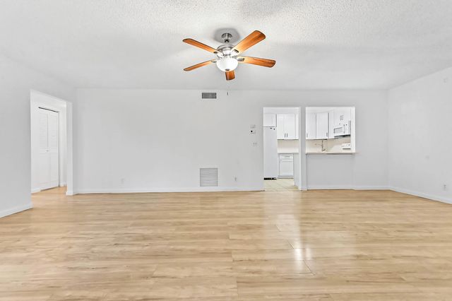 5 of 22 - 319 Knotty Pine Circle #c-1, Greenacres, FL