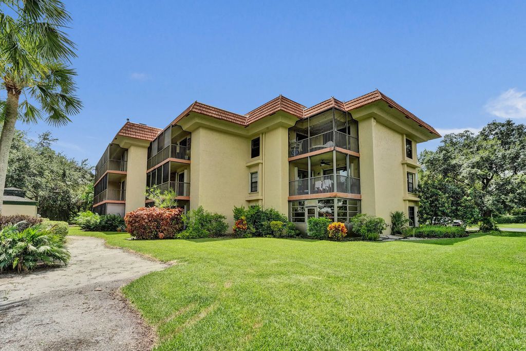 200 Jacaranda Country Club Drive #1b, Plantation