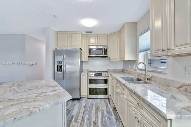 4 of 63 - 2929 Se Ocean Boulevard #f6, Stuart, FL