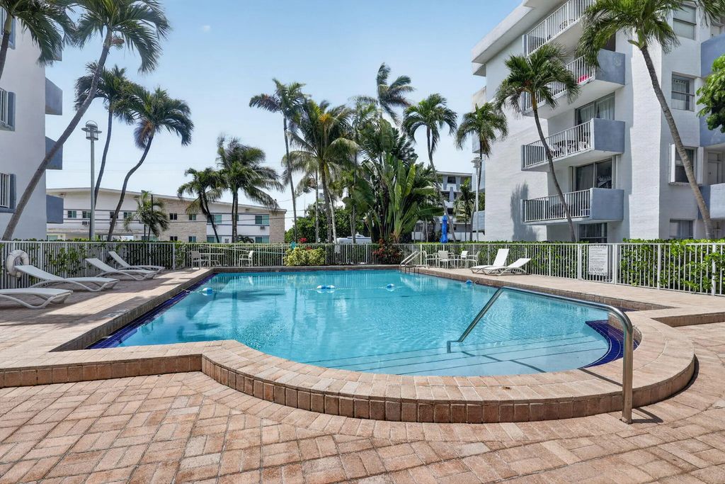 1801 S Treasure Drive #415, North Bay Village