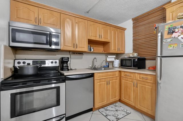 3 of 31 - 1801 S Treasure Drive #415, North Bay Village, FL