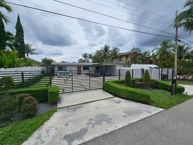2 of 34 - 2543 Gulfstream Lane, Fort Lauderdale, FL