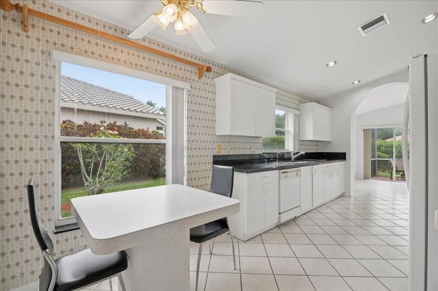 3 of 34 - 10884 Royal Caribbean Circle, Boynton Beach, FL