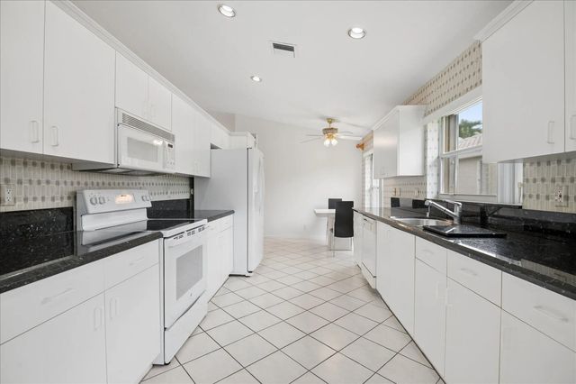 5 of 34 - 10884 Royal Caribbean Circle, Boynton Beach, FL