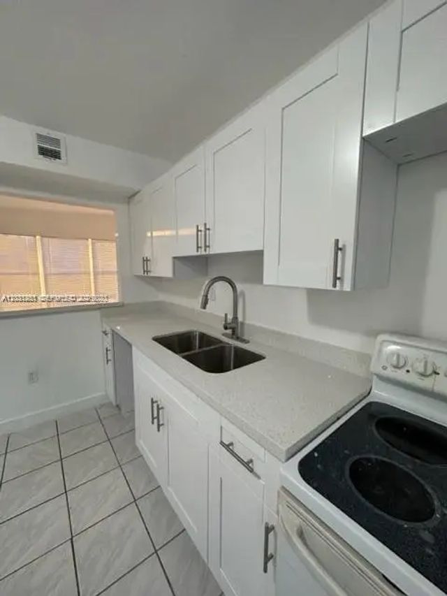 4 of 11 - 3904 Sw 58th Avenue, West Park, FL