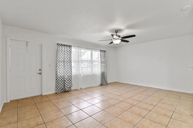 2 of 21 - 149 Coventry #g, West Palm Beach, FL