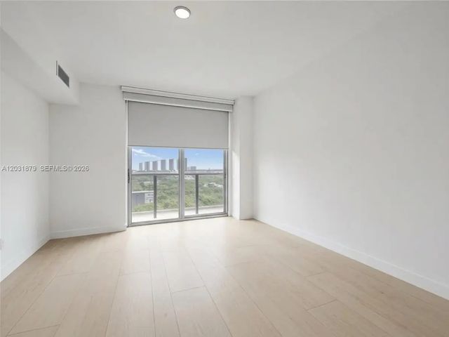 4 of 32 - 16385 Biscayne Boulevard #1615, North Miami Beach, FL