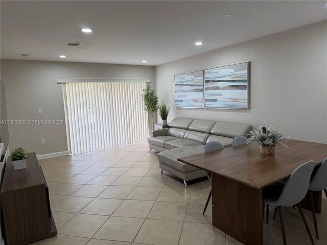 4712 Nw 114th Avenue #202, Doral