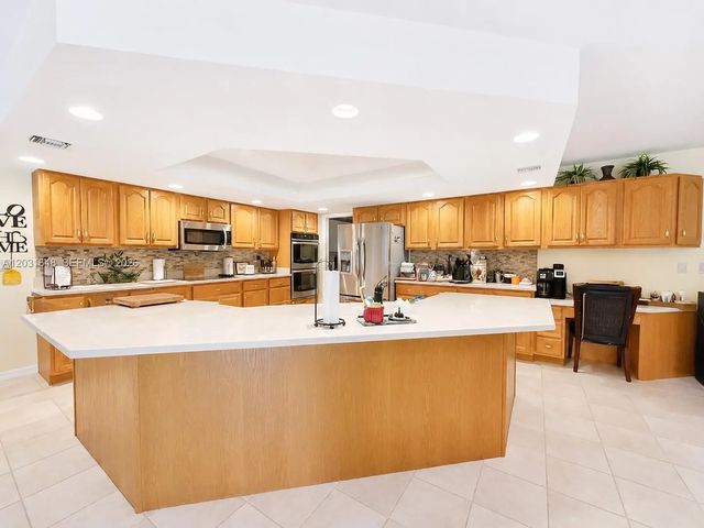 3 of 28 - 1401 W 56th Square, Vero Beach, FL