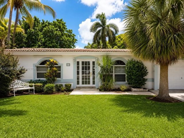 800 Ne 2nd Court, Hallandale Beach
