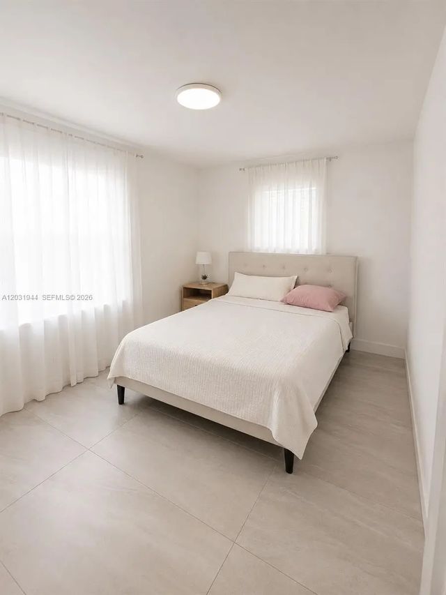 5 of 8 - 800 Ne 2nd Court, Hallandale Beach, FL